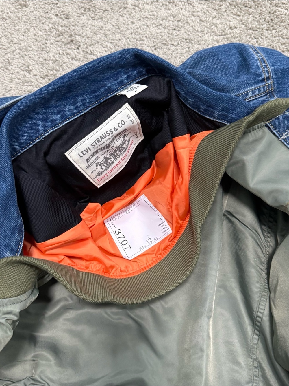 Levi's Sacai Colab Men's Blue reversible Denim Trucker Jacket with Olive lining - Picture 3 of 7